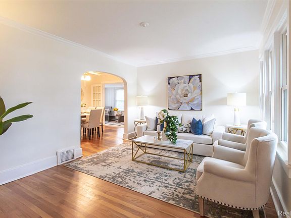 3rd image of 1037 Longfellow Ave