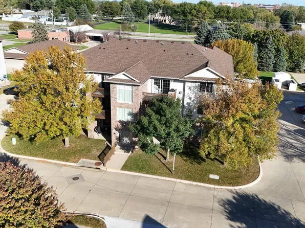3633 Pheasant Ln APT 6, Waterloo, IA 50701