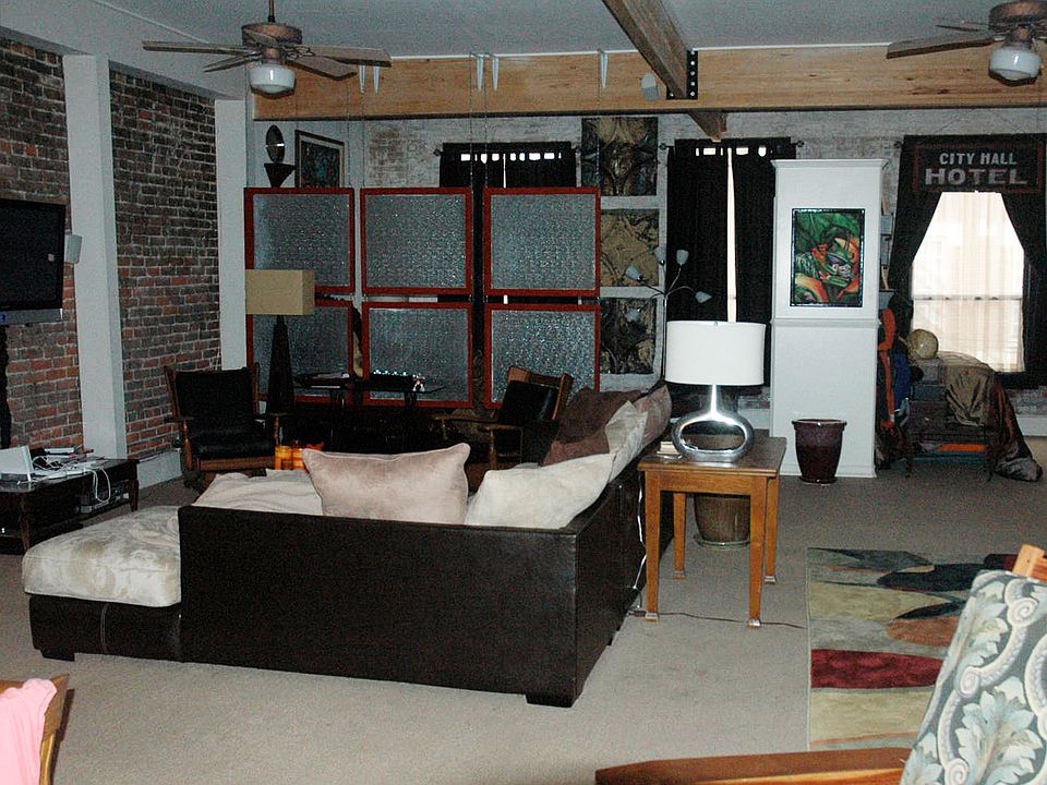 1st image of 210 Texas Blvd