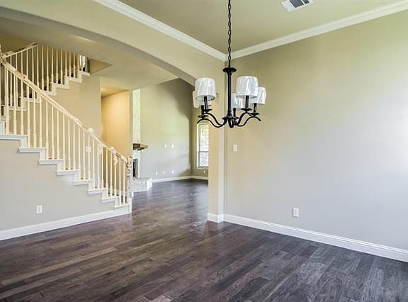 5th image of 122 Oakwood Ln