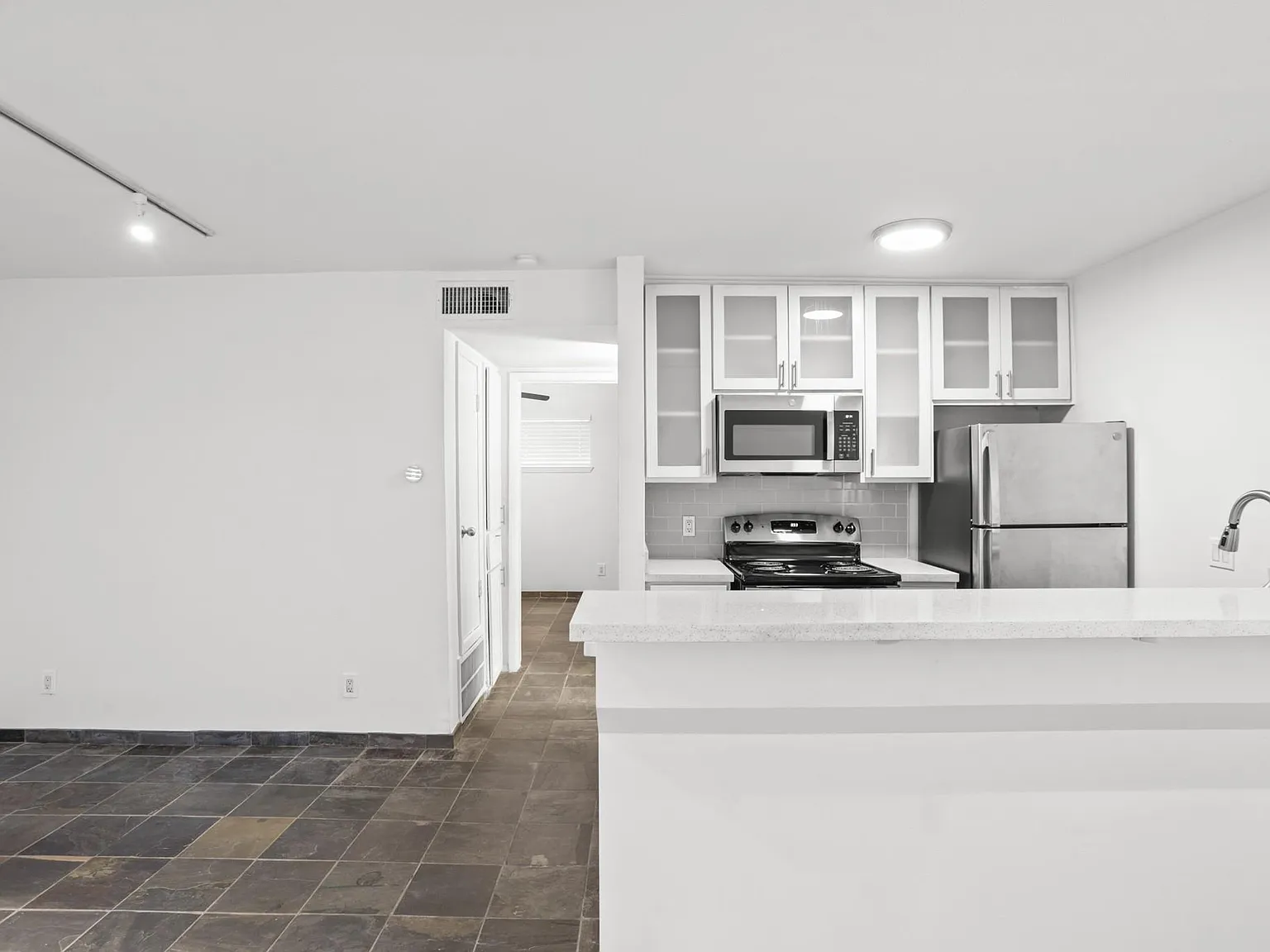 1 bed, 1.0 bath, 650 sqft, $1,275 — Photo 4