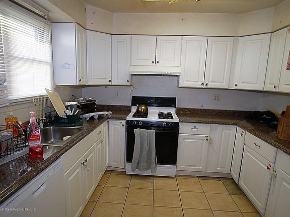 2nd image of 33 5th St #1000