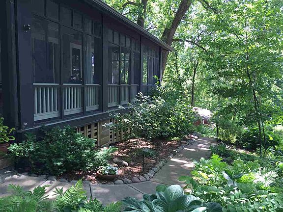 3rd image of 322 Mullin Ave