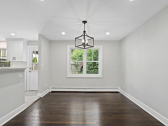 4th image of 138 Walworth Ave #1