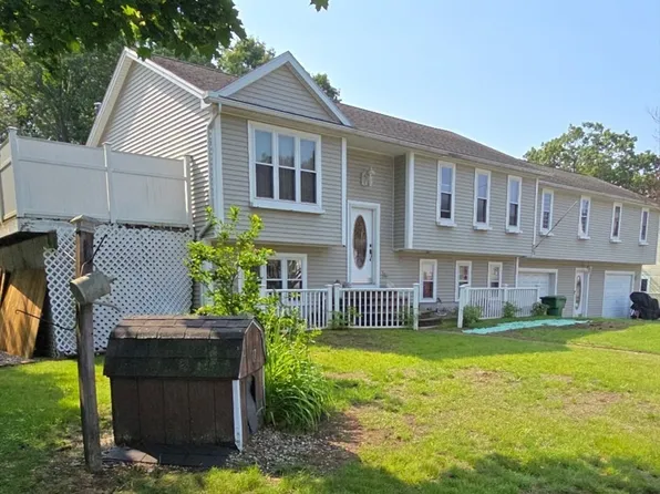 17 Jeanette Dr, Chicopee, MA 01013