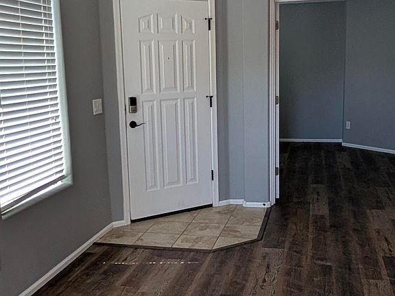 5th image of 1377 E Pryor Rd