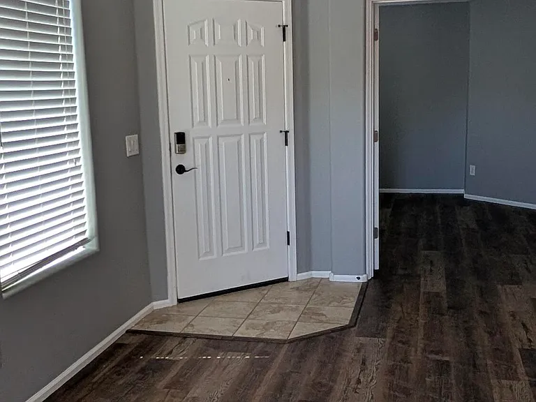 1377 E Pryor Rd — Photo 5