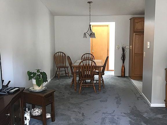 3rd image of 302 Meadow Dr