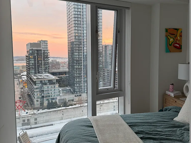 530 Front St W #1114 — Photo 6