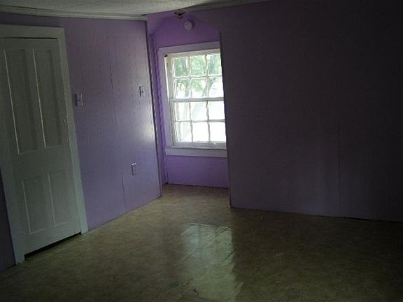 4th image of 614 W Lockridge St