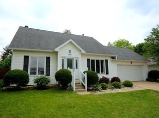 1803 Summit Dr, Urbana, IL 61802