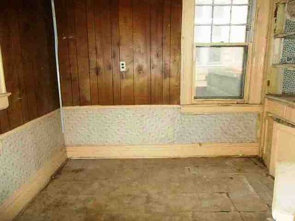 4th image of 77-79 Girard Pl