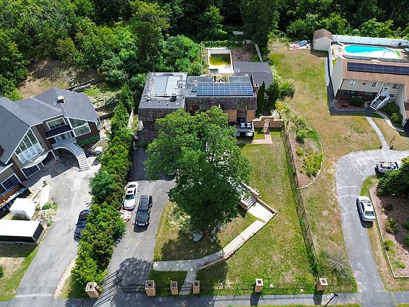 5th image of 12 Oakridge Dr