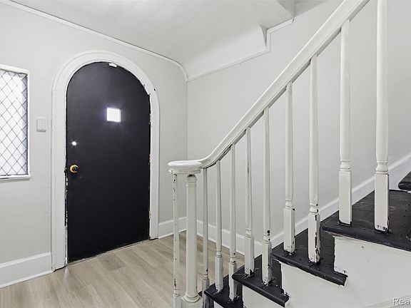 3rd image of 3919 Devonshire Rd