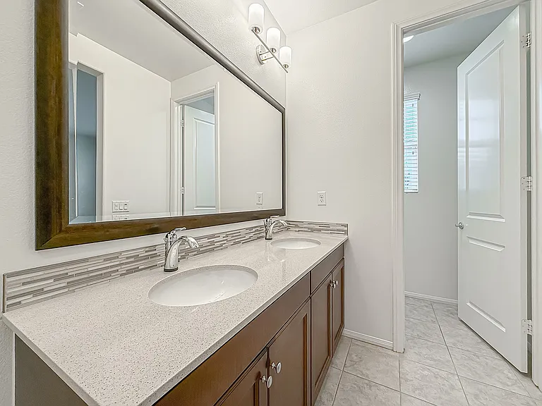 389 Castiano St — Photo 18