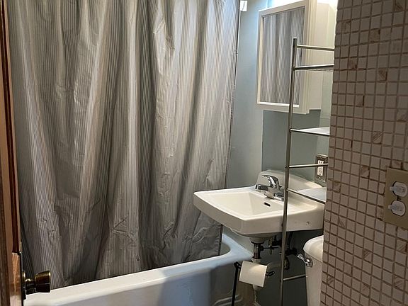 5th image of 1017 S Sibley Ave
