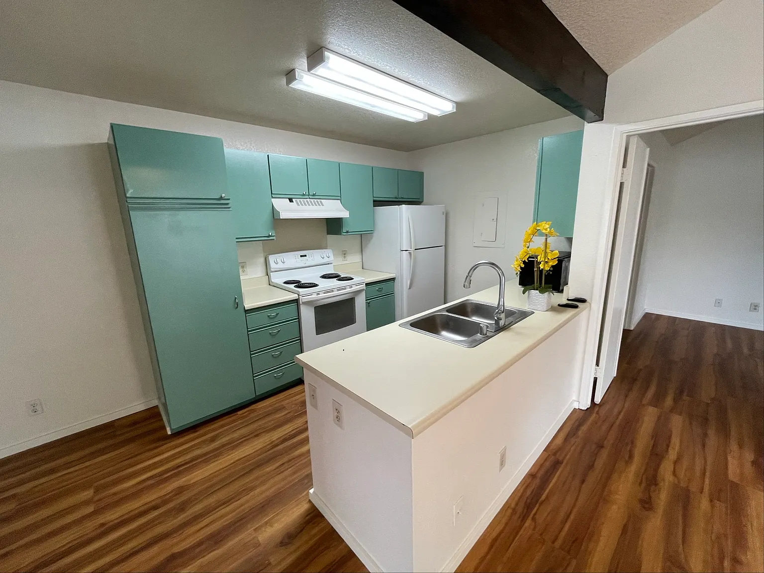 2 bed, 854 sqft, $2,800 — Photo 4