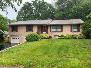 5761 Penguin Dr, Roanoke, VA 24018