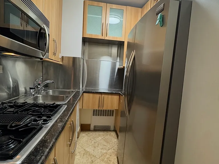 210 E 47th St #7D — Photo 7
