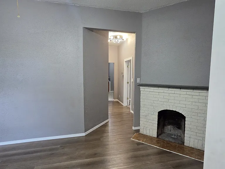1595 Van Buren Ave #1 — Photo 7