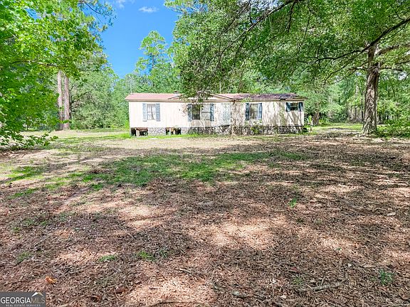 3rd image of 160 Edward Drive
