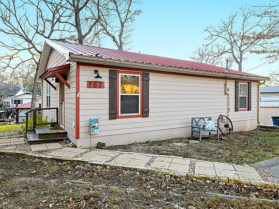 3rd image of 162 Harbor Dr