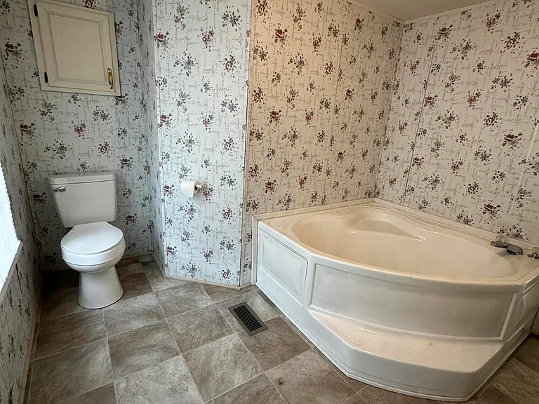 6343 Beloit Ave — Photo 13