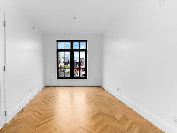 4th image of 300 W 122nd St #10E