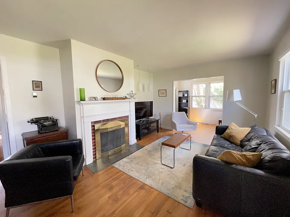 1611 Greenleaf Ln