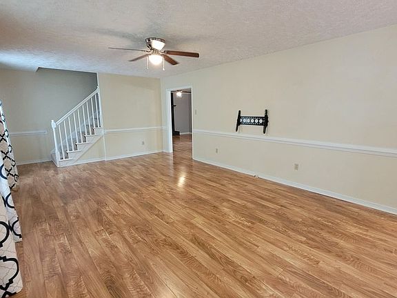 3rd image of 6642 Forest Dr