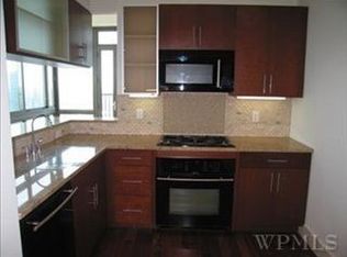 17 Huguenot St, New Rochelle, NY 10801