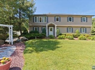 10 S Dow Ave, Waldwick, NJ 07463