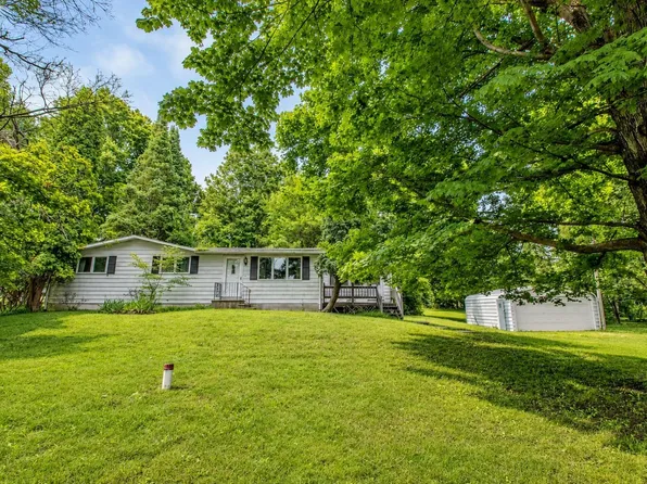 18430 Queen Rd, Culver, IN 46511