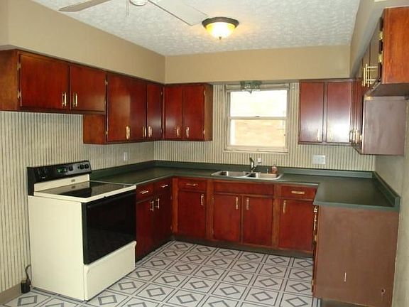 2nd image of 2400 Casino Dr