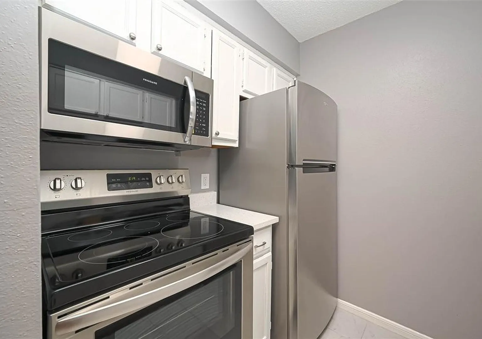 Lots of recent updates with all the appliances — Photo 2