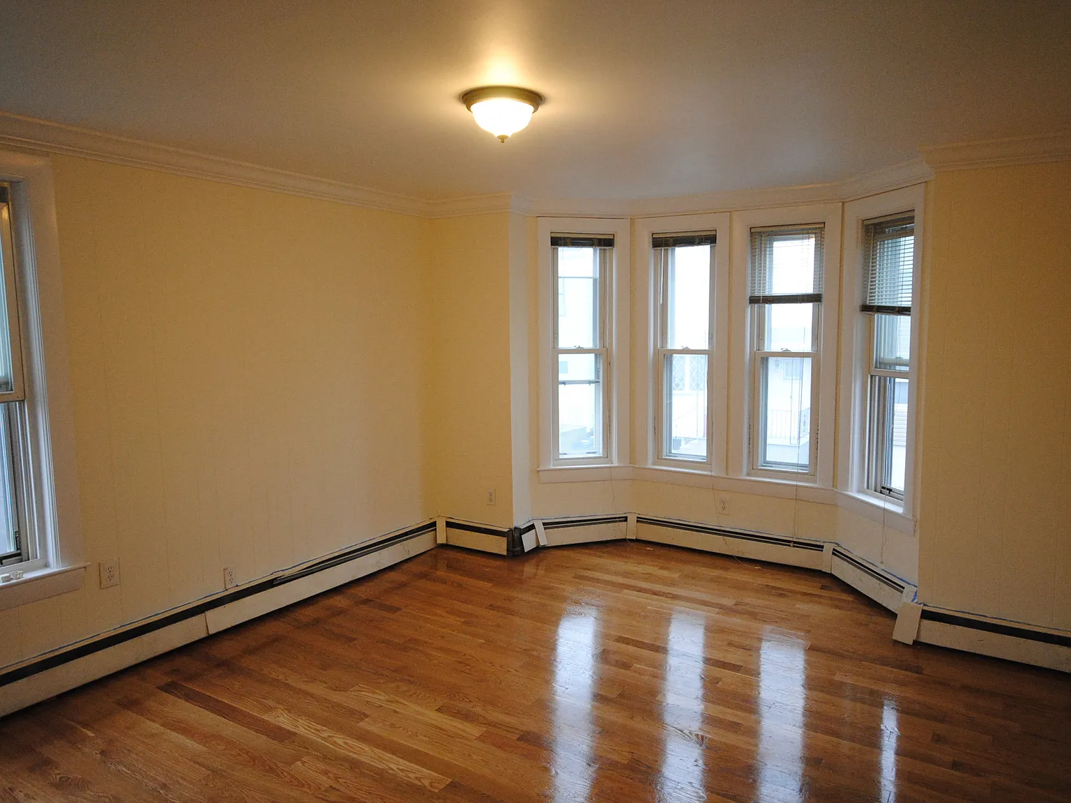 3 bed, 1200 sqft, $3,100 — Photo 4