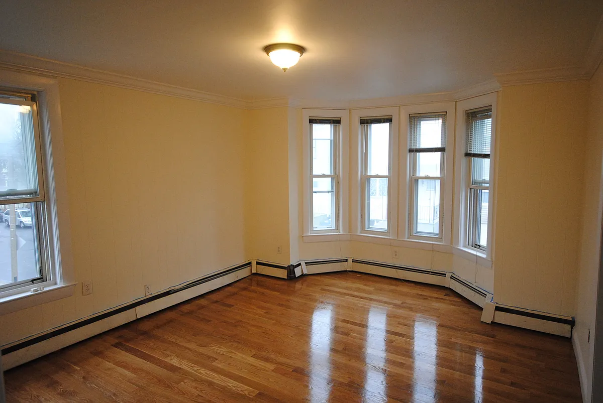 Building Photo - 30 Wordsworth St #2L