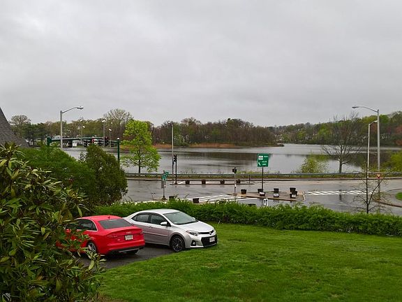 Front Yard, reserved parking and Lake