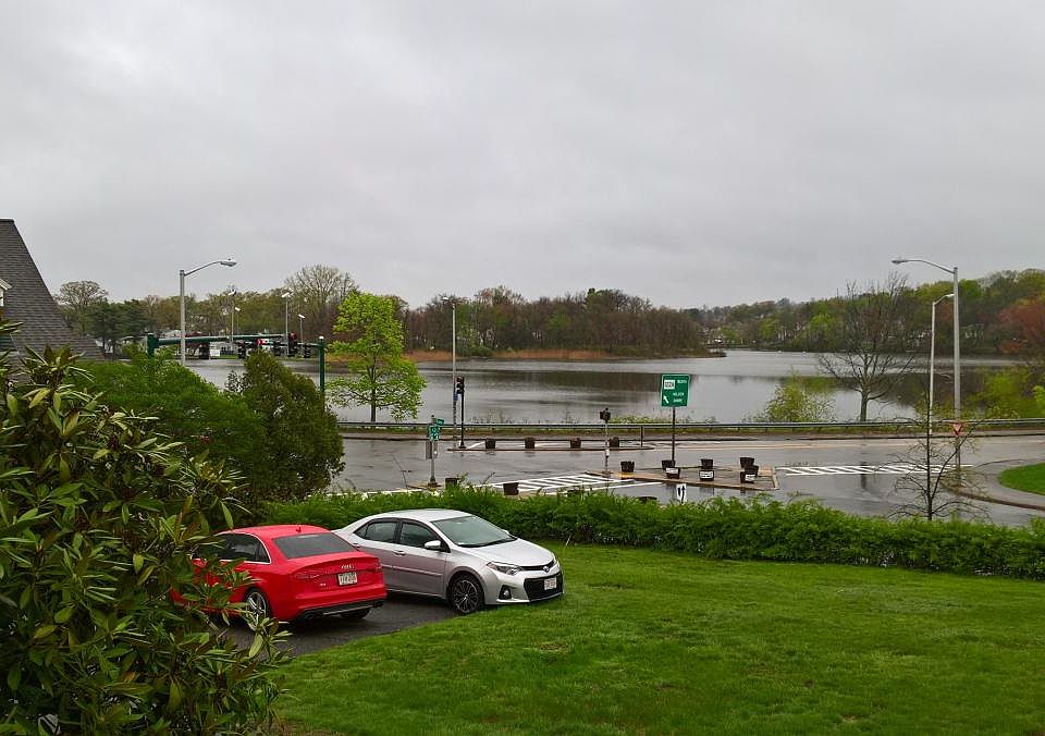Front Yard, reserved parking and Lake