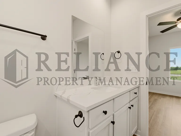 204 N Gowen St — Photo 37