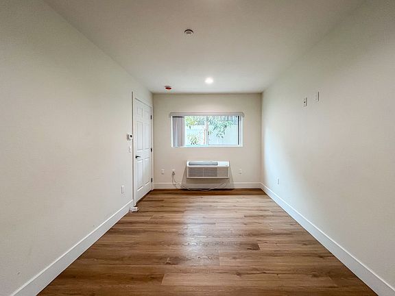 4th image of 1627 E 92nd St #204