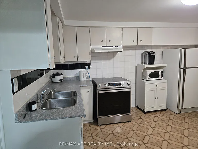 65 Dellbrook Cres #BASEMENT — Photo 7