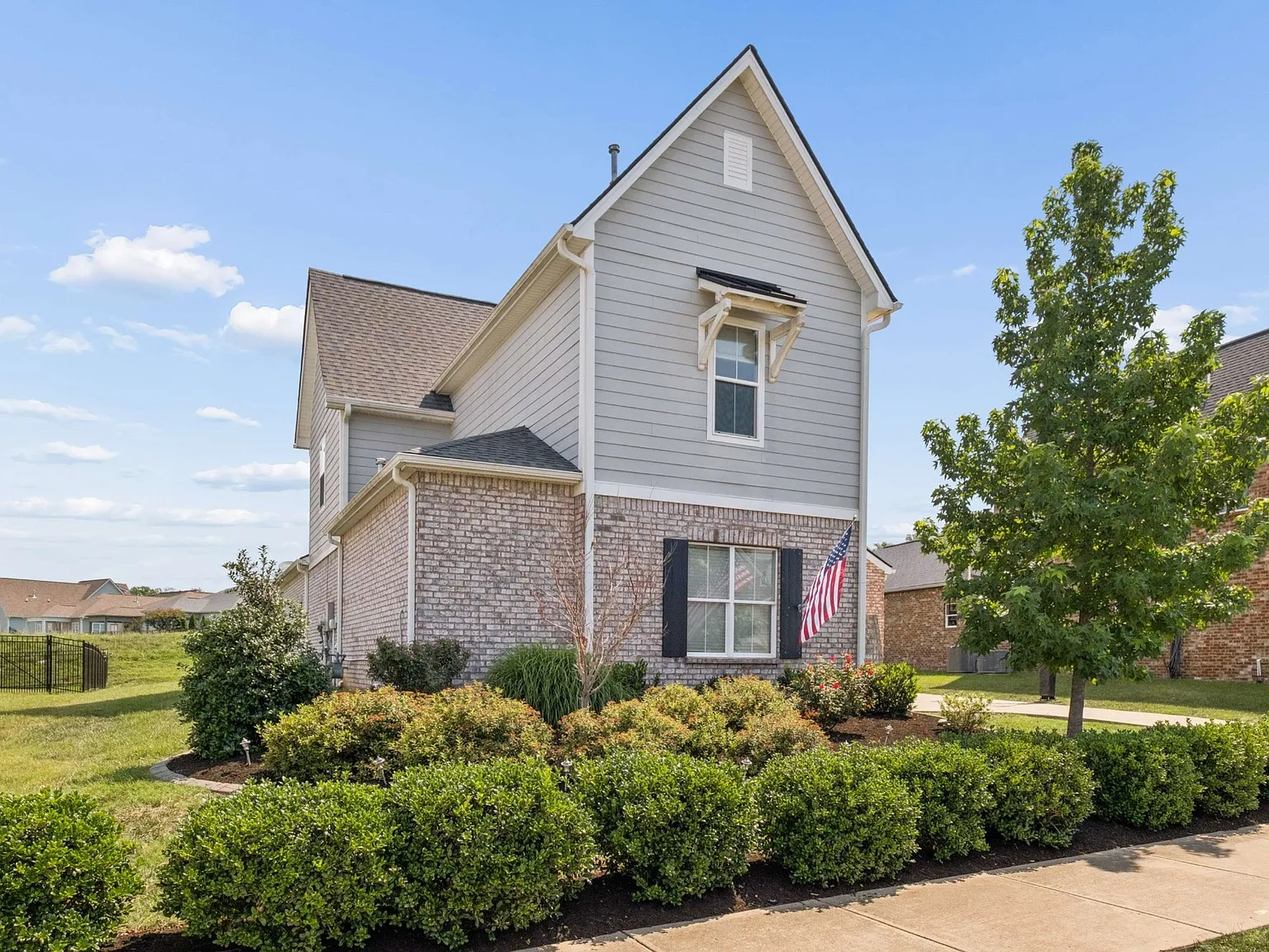 4 bed, 3.0 bath, 2856 sqft, $3,800 — Photo 4