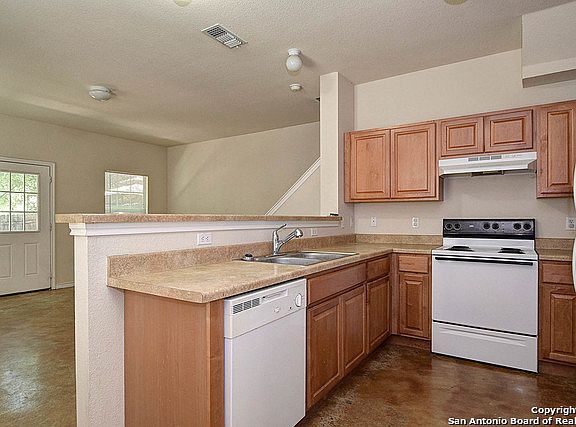3rd image of 7807 Kingsbury Wood Unit 1