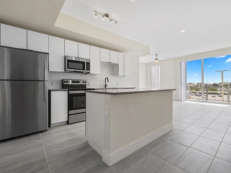 New Avery Pointe East — Photo 45