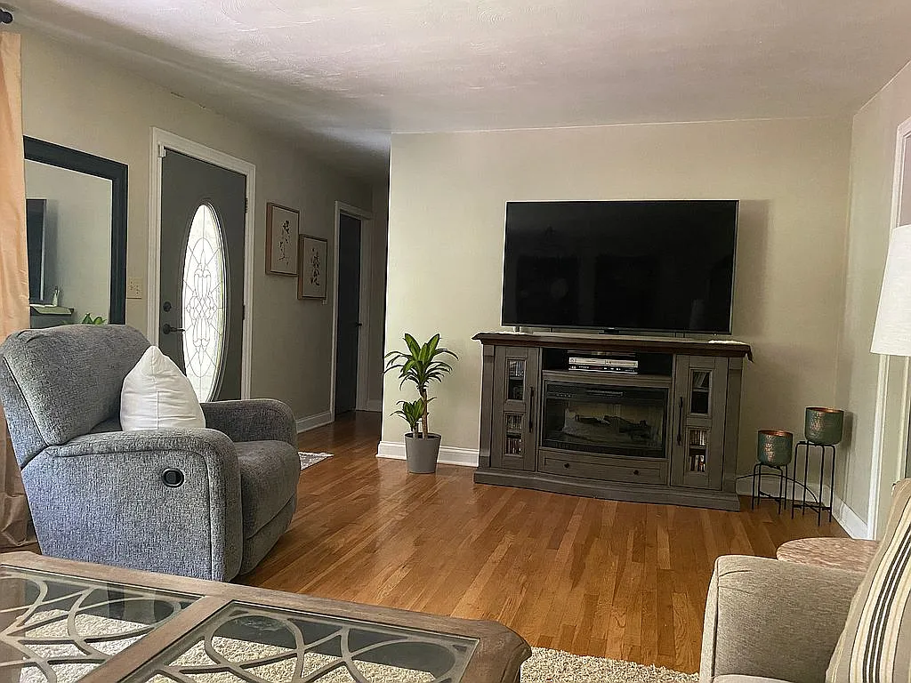 3831 Orchard Ave photo 1