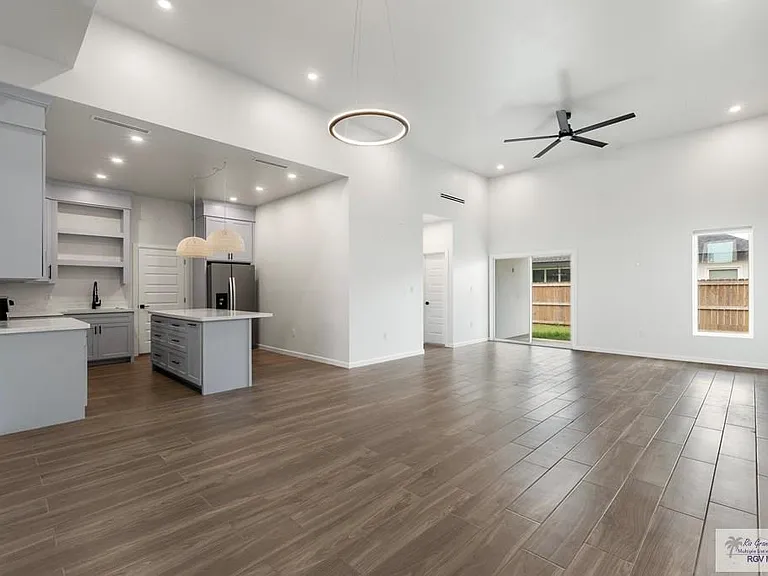5612 Hedgerow Ct — Photo 2