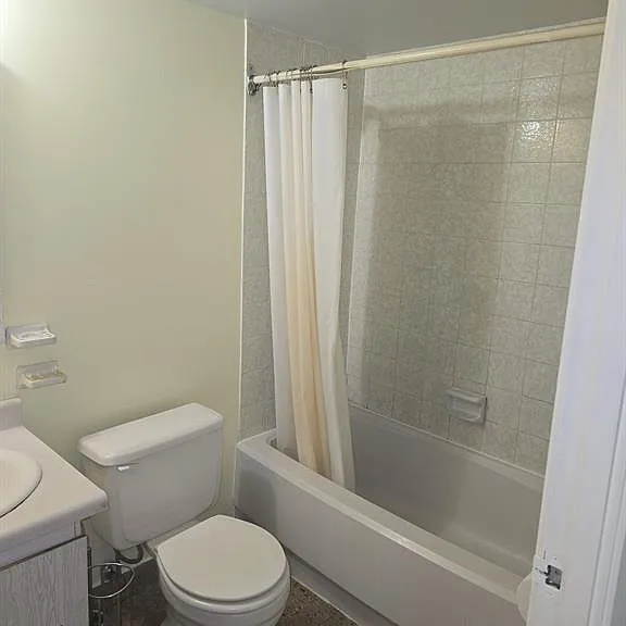 150 Park St W #811 — Photo 9