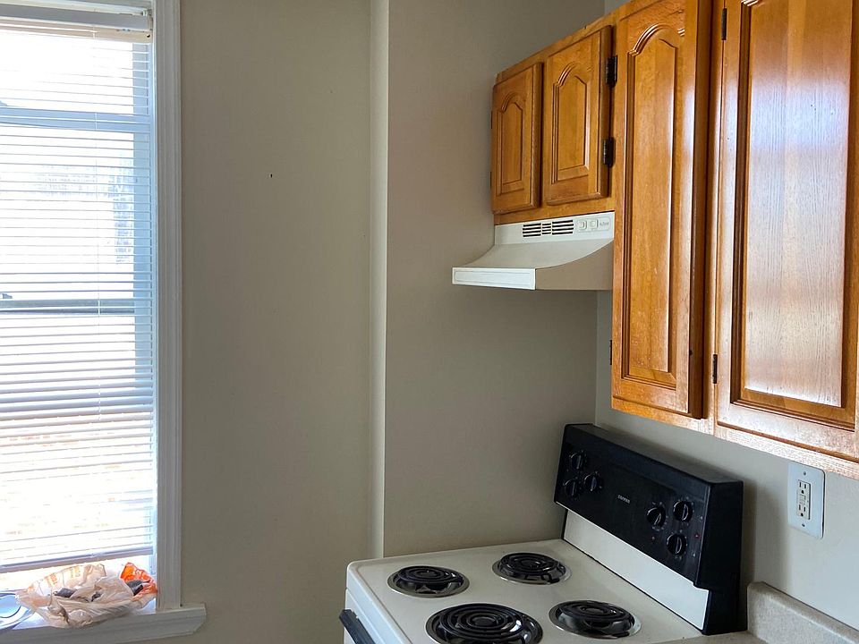 2nd image of 118 E Wyoming Ave #3