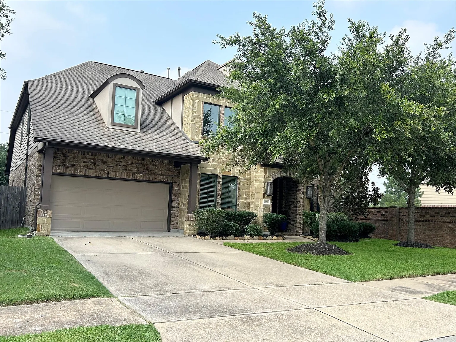 4 bed, 3.5 bath, 3329 sqft, $3,300 — Photo 2